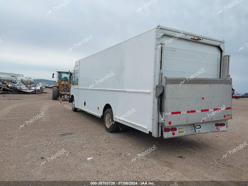 2010 FREIGHTLINER CHASSIS M LINE WALK-IN VAN   Diesel 4UZAARDU0ACAM0676 photo #4