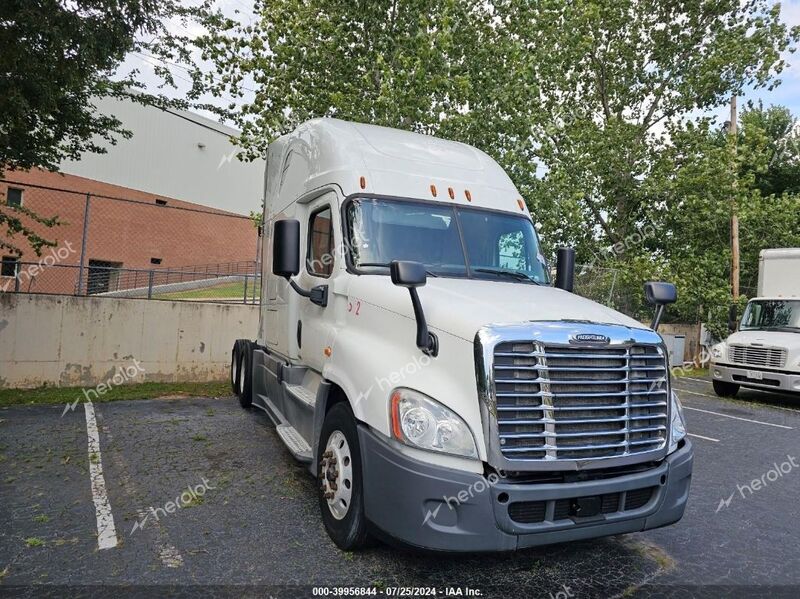 2016 FREIGHTLINER CASCADIA 125   Diesel 3AKGGLDR2GSGV7573 photo #1