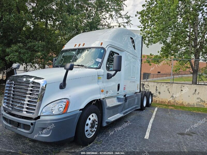 2016 FREIGHTLINER CASCADIA 125   Diesel 3AKGGLDR2GSGV7573 photo #3