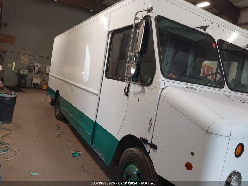 2014 FREIGHTLINER CHASSIS M LINE WALK-IN VAN   Gasoline 4UZAC2DV5ECFV1994 photo #1