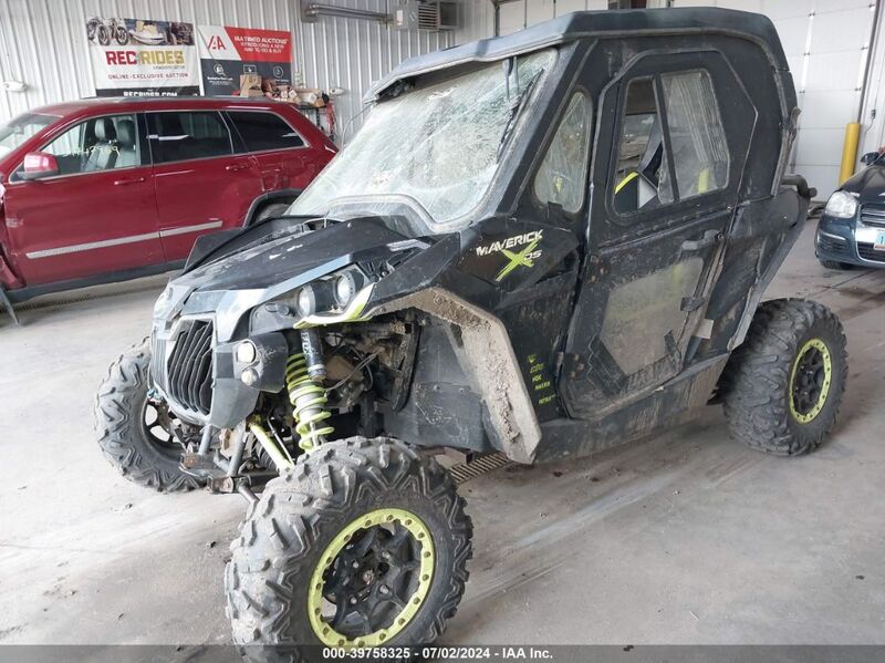 2015 CAN-AM MAVERICK Black  Other 3JBPDAR20FJ002886 photo #3