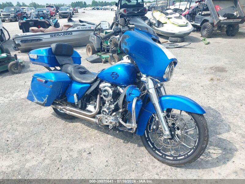 2018 HARLEY-DAVIDSON FLHX STREET GLIDE Blue  Gasoline 1HD1KBC19JB682640 photo #1