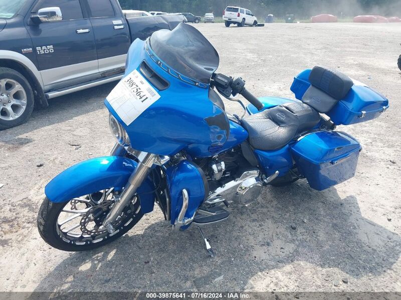 2018 HARLEY-DAVIDSON FLHX STREET GLIDE Blue  Gasoline 1HD1KBC19JB682640 photo #3