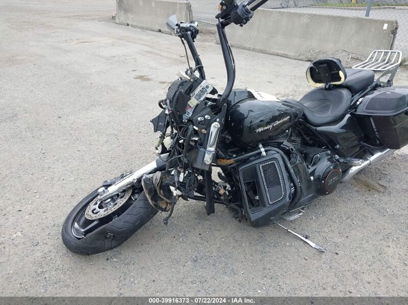 2017 HARLEY-DAVIDSON FLHXSE CVO STREET GLIDE Black  Gasoline 1HD1PXF17HB953151 photo #3