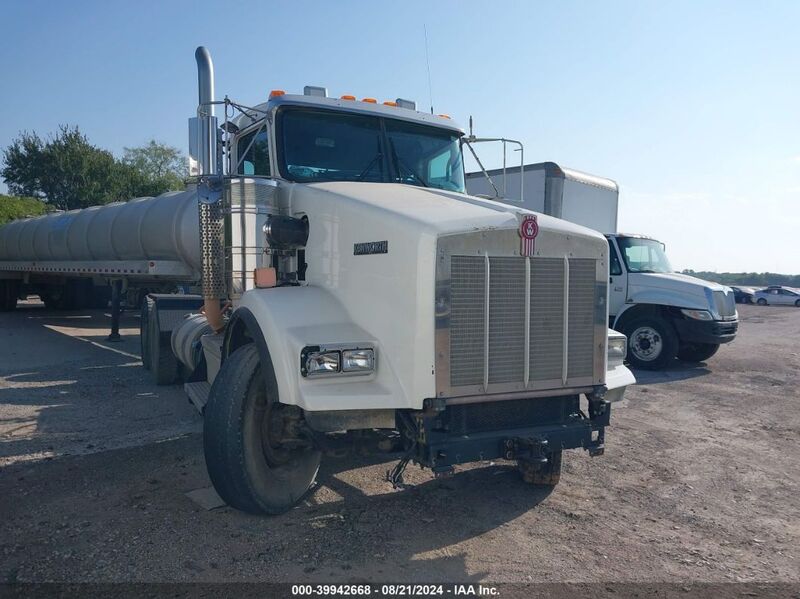 2019 KENWORTH T800 White  Diesel 3WKDD40X4KF257274 photo #1