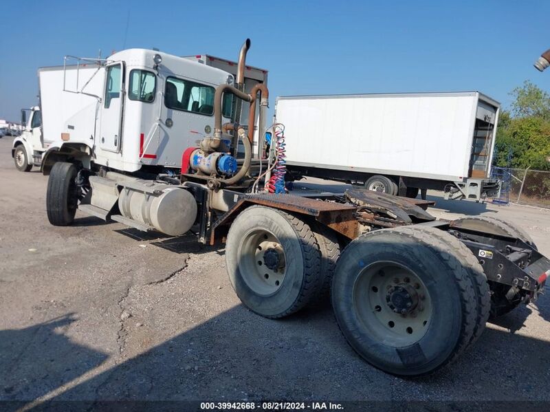 2019 KENWORTH T800 White  Diesel 3WKDD40X4KF257274 photo #4