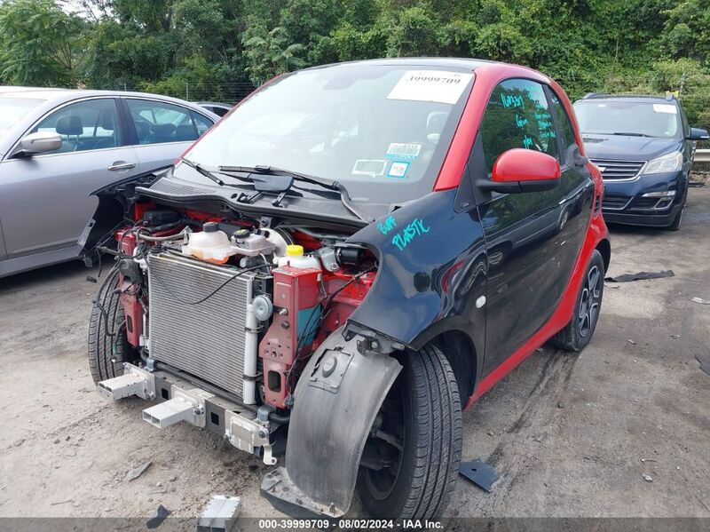 2018 SMART FORTWO ELECTRIC DRIVE PASSION/PRIME/PURE Red  Electric WMEFJ9BA0JK261976 photo #3