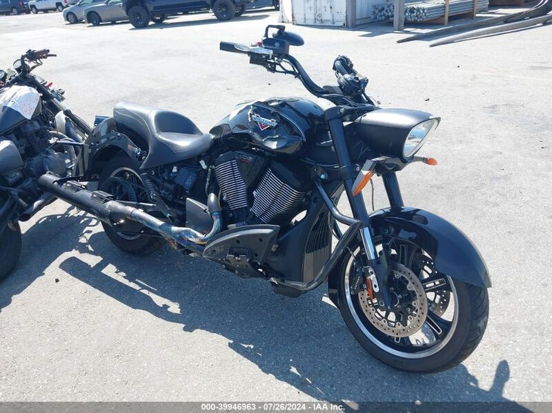 2014 VICTORY MOTORCYCLES CROSS ROADS 8-BALL 5VPBA36N5E3035313 photo #1
