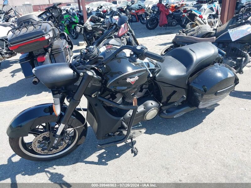 2014 VICTORY MOTORCYCLES CROSS ROADS 8-BALL 5VPBA36N5E3035313 photo #3