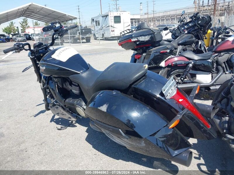 2014 VICTORY MOTORCYCLES CROSS ROADS 8-BALL 5VPBA36N5E3035313 photo #4