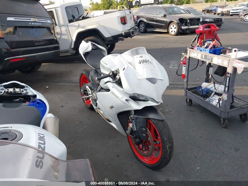 2019 DUCATI SUPERBIKE 959 PANIGALE White  Gasoline ZDM14B1W4KB010243 photo #1